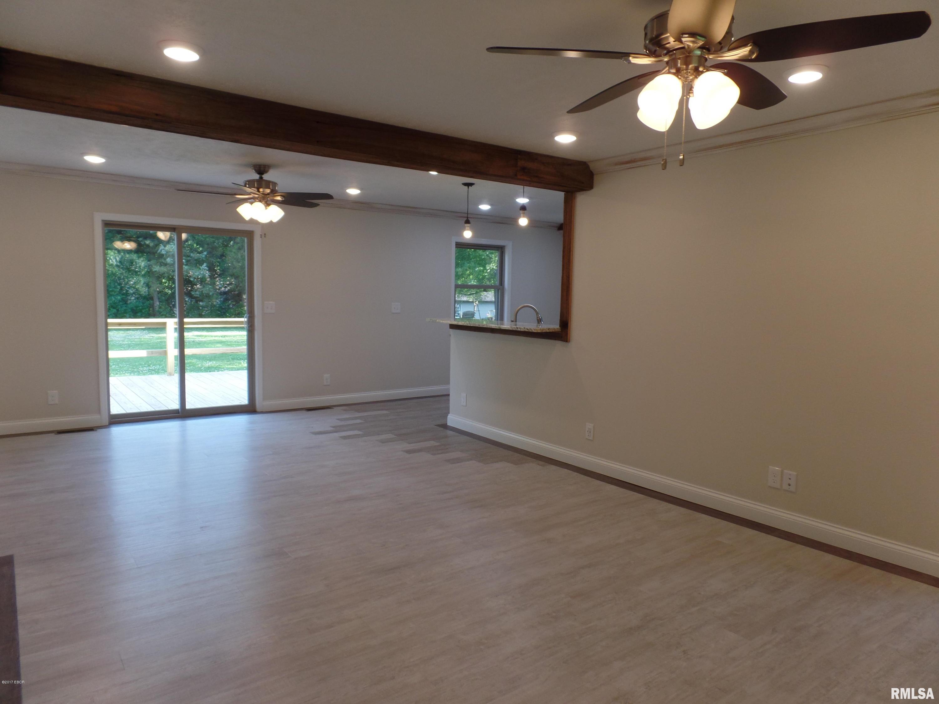 295 Woodlake Road Eldorado, IL 62930 - Photo 9 of 27 Gallery Image 9