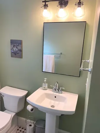 $3,100 | 41 Merton Road, Unit 2, Newport, RI 02840