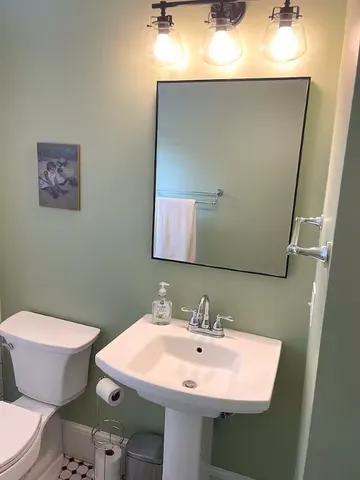 $3,100 | 41 Merton Road, Unit 2, Newport, RI 02840