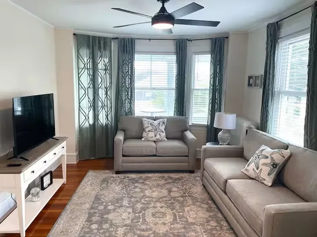 $3,100 | 41 Merton Road, Unit 2, Newport, RI 02840