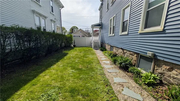 $3,100 | 41 Merton Road, Unit 2, Newport, RI 02840