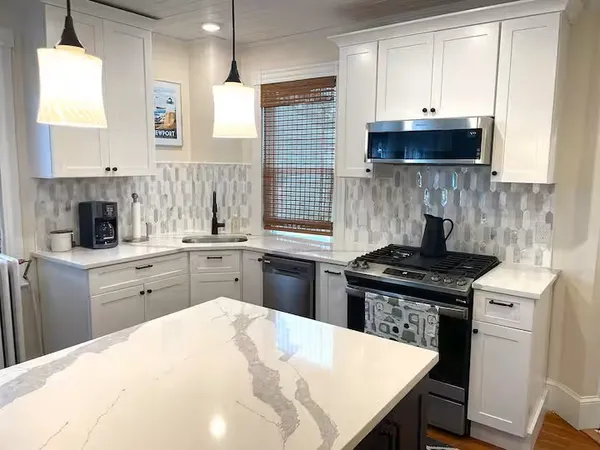 $3,100 | 41 Merton Road, Unit 2, Newport, RI 02840