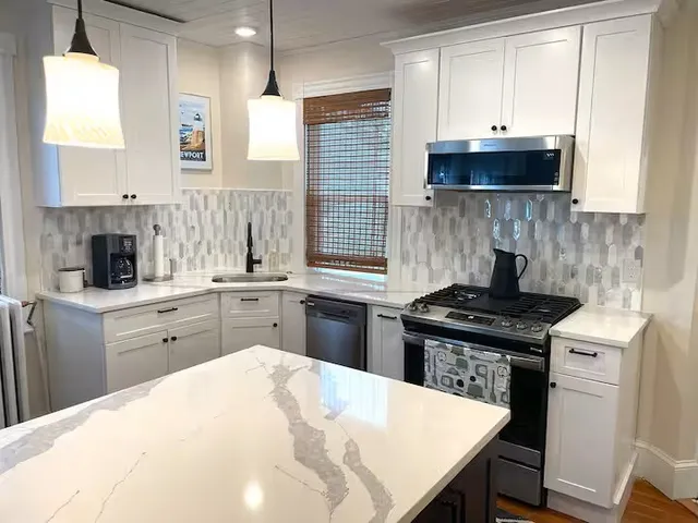 $3,100 | 41 Merton Road, Unit 2, Newport, RI 02840