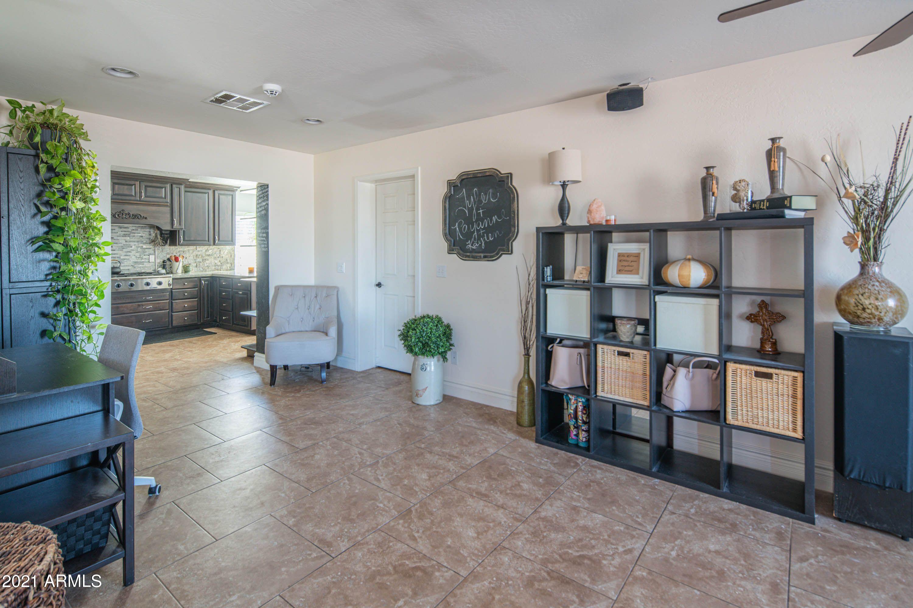 1537 West Escuda Road Phoenix, AZ 85027 - Photo 11 of 37 Esc family