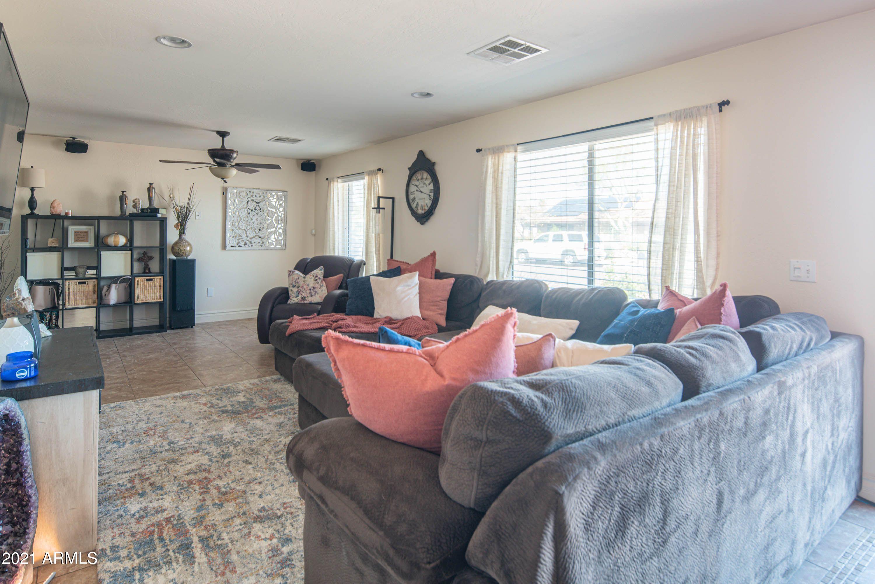 1537 West Escuda Road Phoenix, AZ 85027 - Photo 2 of 37 ESC living