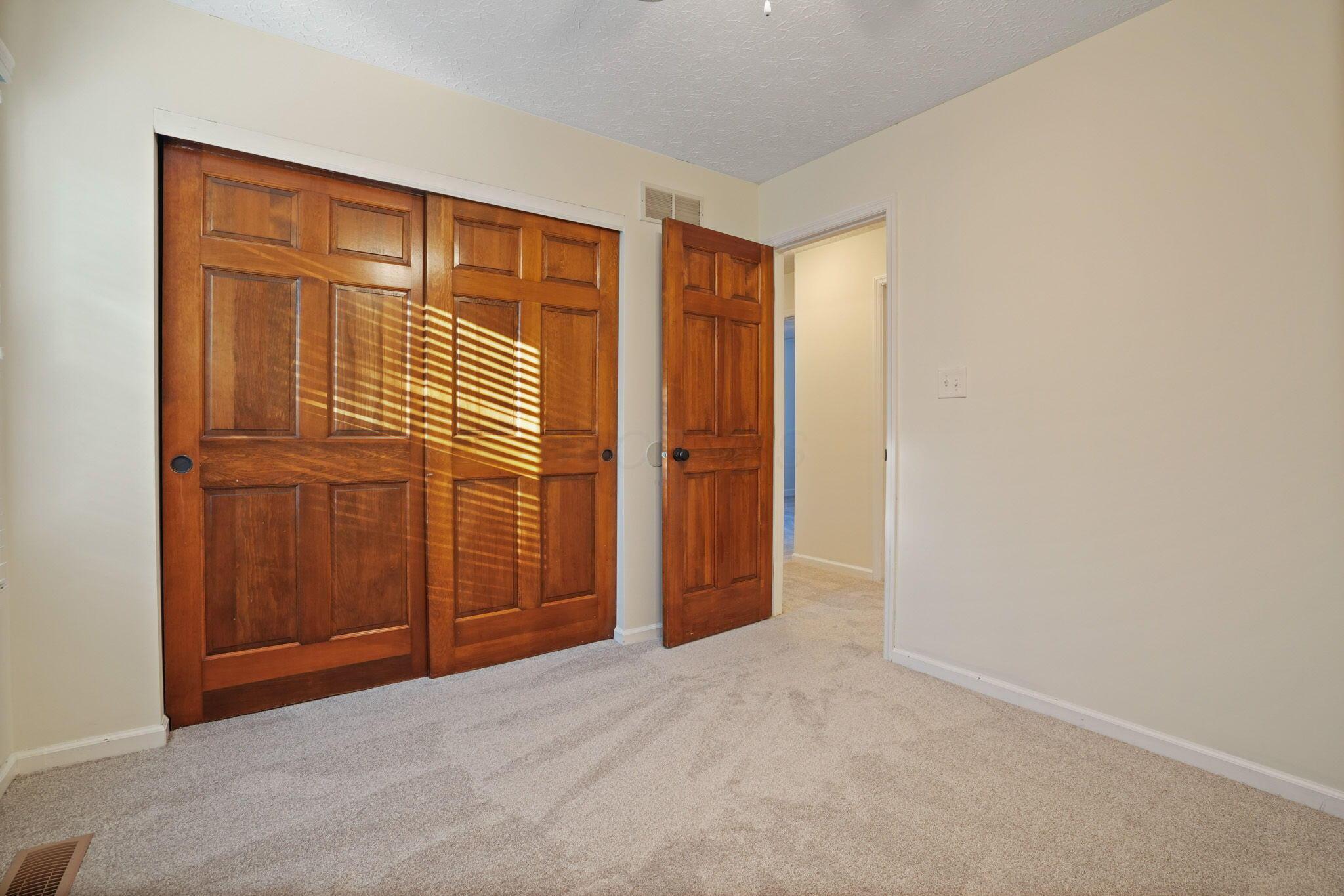 1091 Ridge Place Columbus, OH 43230 - Photo 37 of 43 Auxiliary Bedroom
