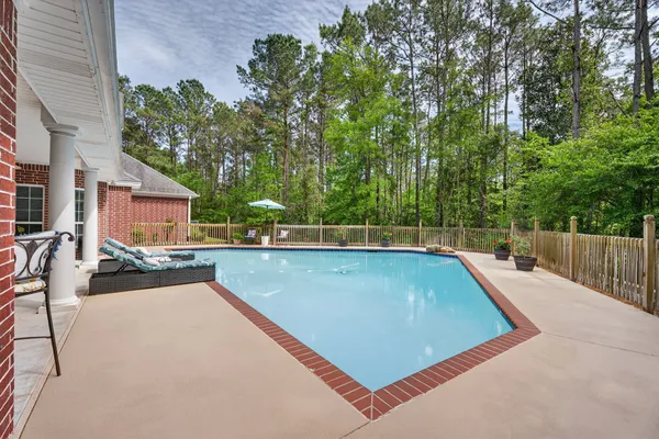 $650,000 | 341 Billy Clark Road, Huntington, TX 75949