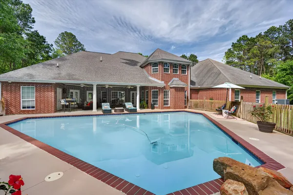 $650,000 | 341 Billy Clark Road, Huntington, TX 75949