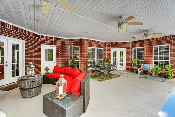 $650,000 | 341 Billy Clark Road, Huntington, TX 75949