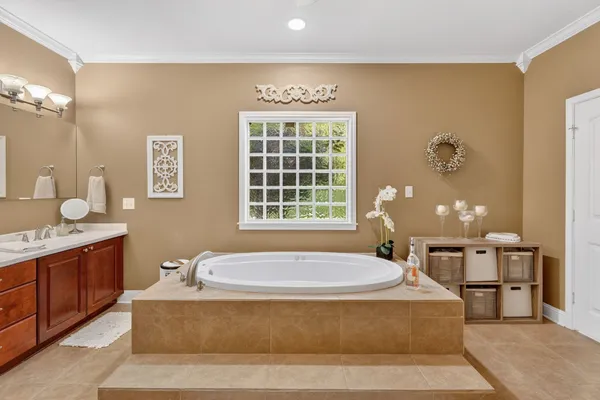 $650,000 | 341 Billy Clark Road, Huntington, TX 75949