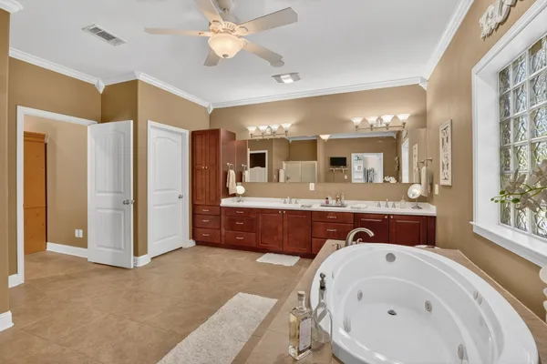 $650,000 | 341 Billy Clark Road, Huntington, TX 75949