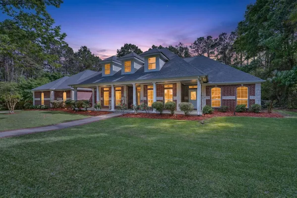 $650,000 | 341 Billy Clark Road, Huntington, TX 75949