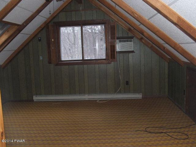 158 Starling Bushkill, PA 18324 - Photo 2 of 6