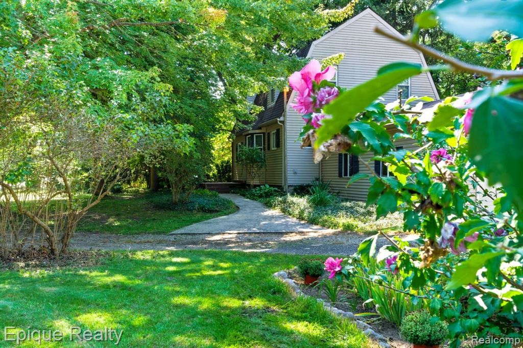 2051 Byron Road Howell, MI 48855 - Photo 2 of 32 Gallery Image 2