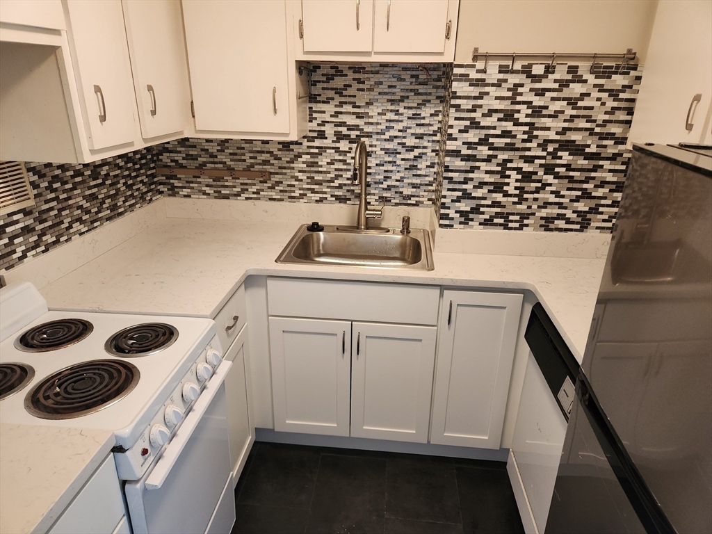 102 Appleton Street, Unit 4 Boston, MA 02116 - Photo 3 of 4