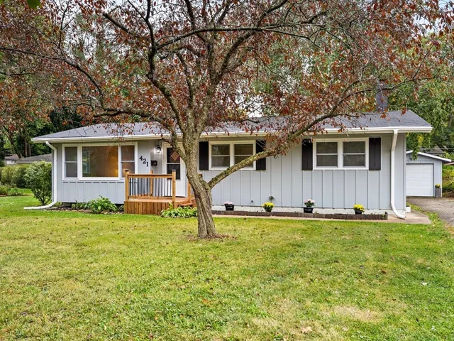 $319,900 | 421 Lake Avenue, Crystal Lake, IL 60014
