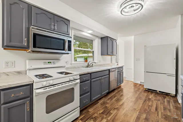 $319,900 | 421 Lake Avenue, Crystal Lake, IL 60014