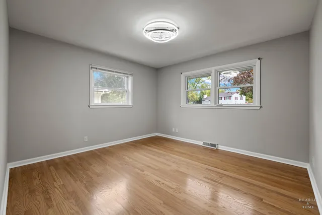 $319,900 | 421 Lake Avenue, Crystal Lake, IL 60014