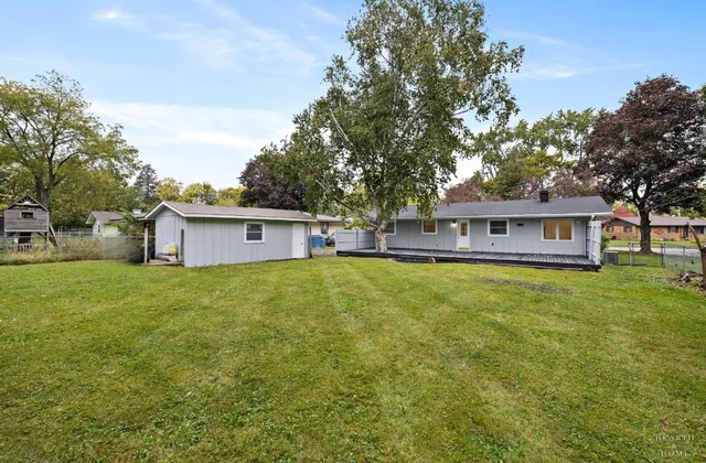 $319,900 | 421 Lake Avenue, Crystal Lake, IL 60014