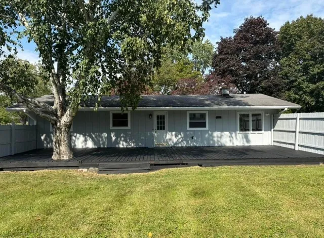 $319,900 | 421 Lake Avenue, Crystal Lake, IL 60014