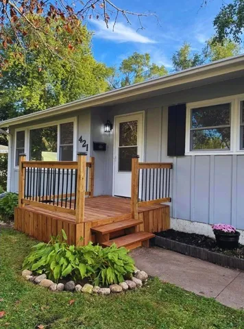 $319,900 | 421 Lake Avenue, Crystal Lake, IL 60014