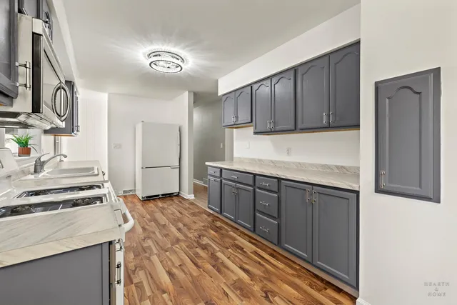 $319,900 | 421 Lake Avenue, Crystal Lake, IL 60014