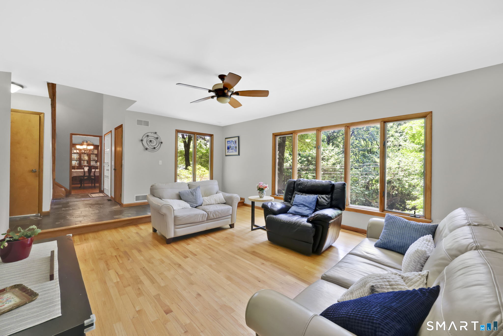 29 Foxwood Road Trumbull, CT 06611 - Photo 4 of 36