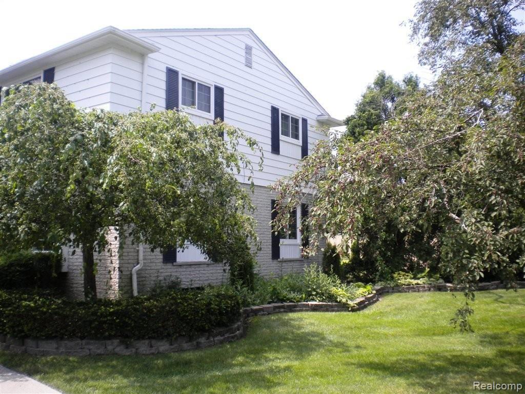 21527 River Road Grosse Pointe, MI 48236 - Photo 25 of 25 27.JPG