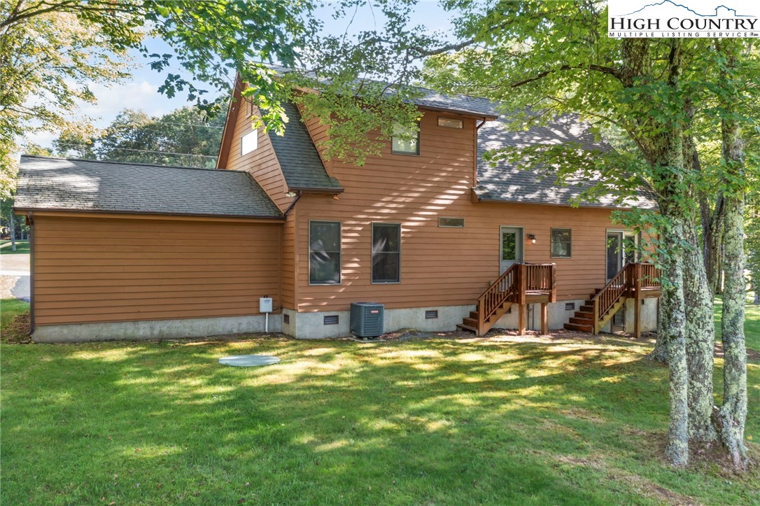 105 Old Field Road Beech Mountain, NC 28604 - Photo 8 of 43 a view of a house with a yard