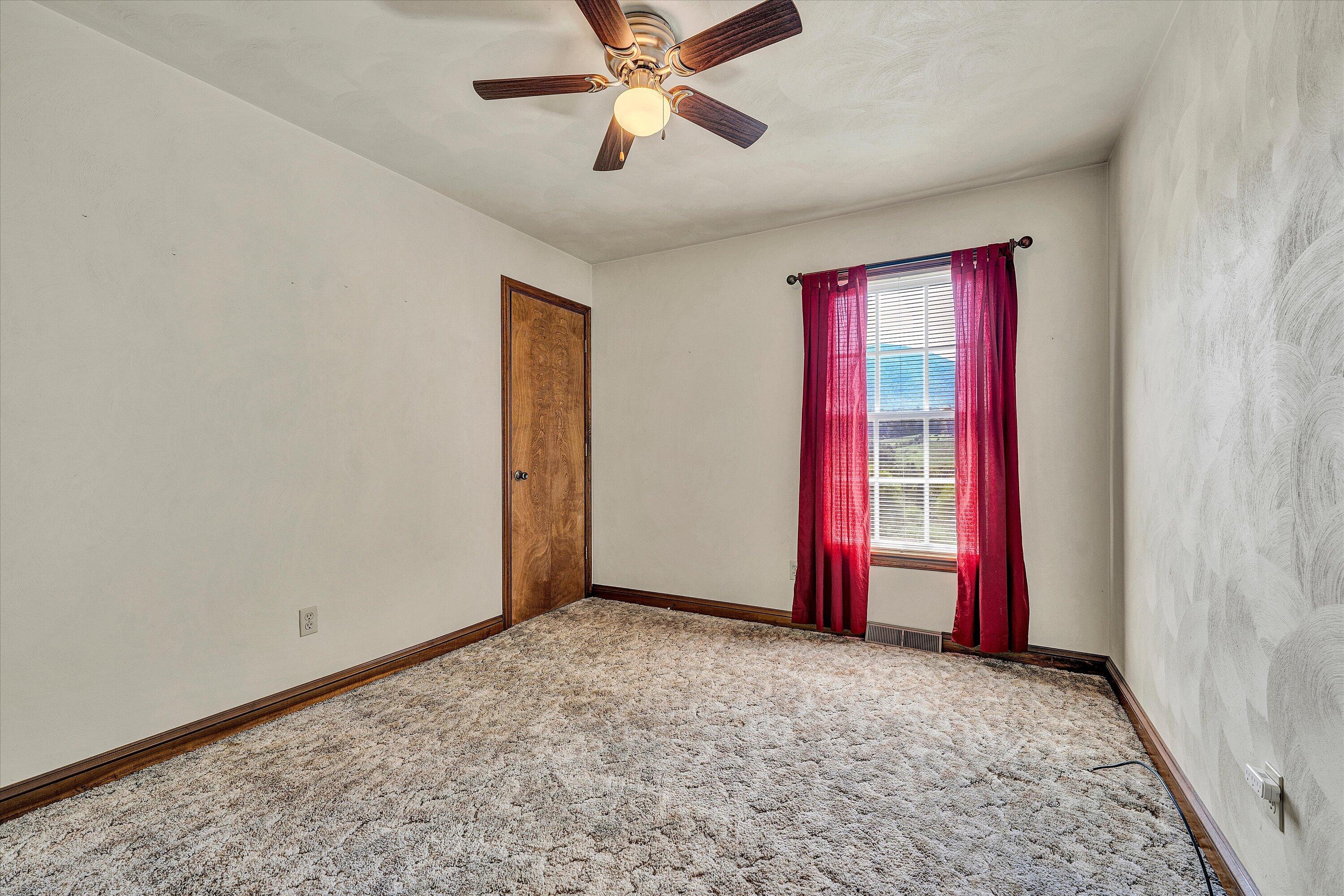 6180 Poage Valley Road Roanoke, VA 24018 - Photo 20 of 46 20-DSC01380