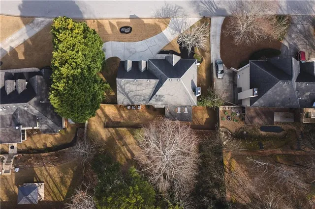 a view of a white building