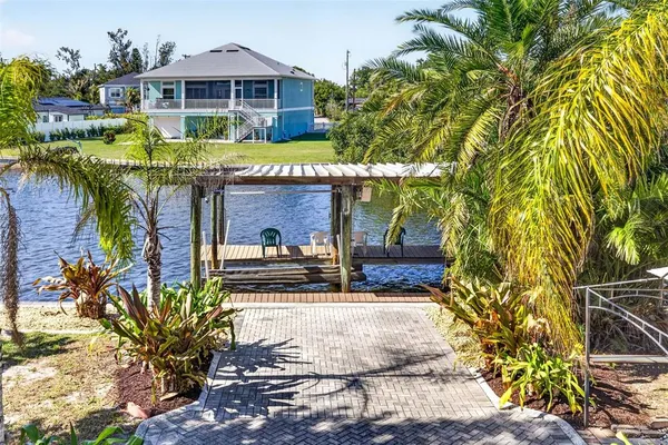 $679,000 | 821 Blue Heron Boulevard, Ruskin, FL 33570