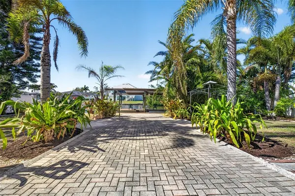 $679,000 | 821 Blue Heron Boulevard, Ruskin, FL 33570