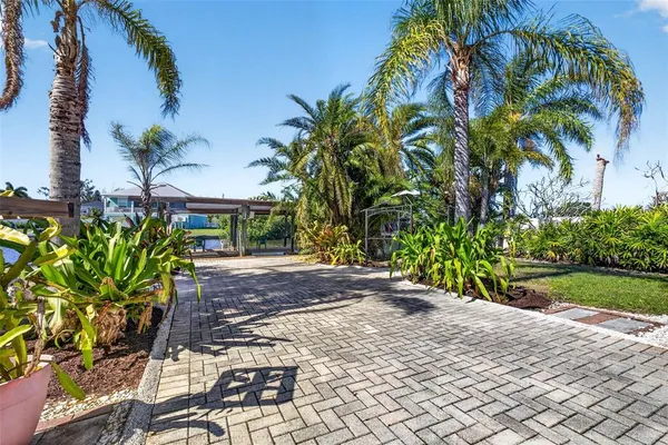 $679,000 | 821 Blue Heron Boulevard, Ruskin, FL 33570