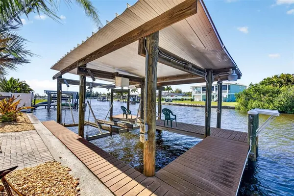 $679,000 | 821 Blue Heron Boulevard, Ruskin, FL 33570