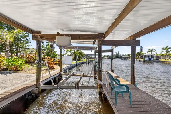 $679,000 | 821 Blue Heron Boulevard, Ruskin, FL 33570