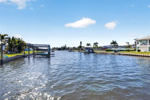 $679,000 | 821 Blue Heron Boulevard, Ruskin, FL 33570