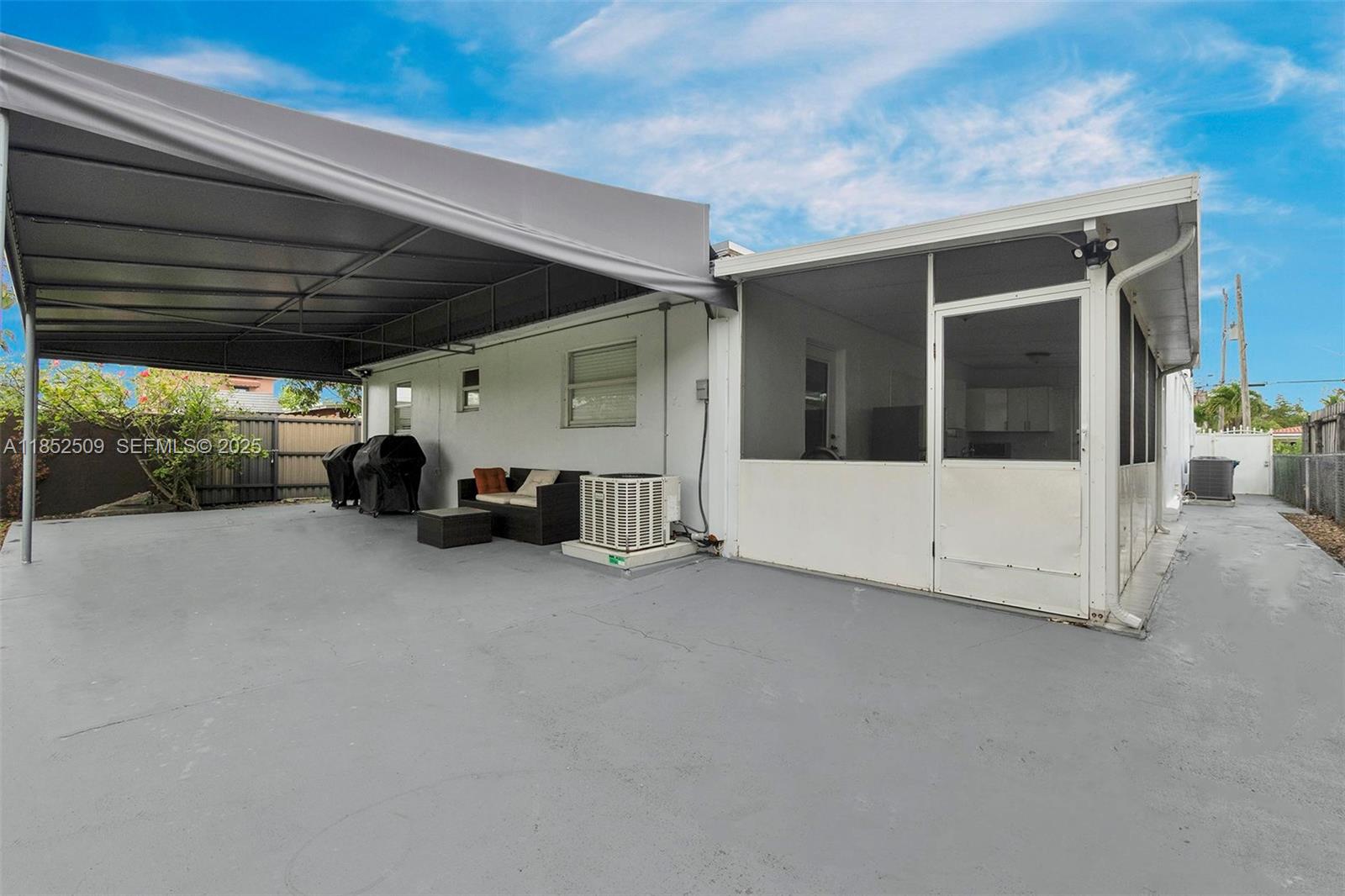 6470 Southwest 27th Street Miami, FL 33155 - Photo 31 of 38 a view of a car garage