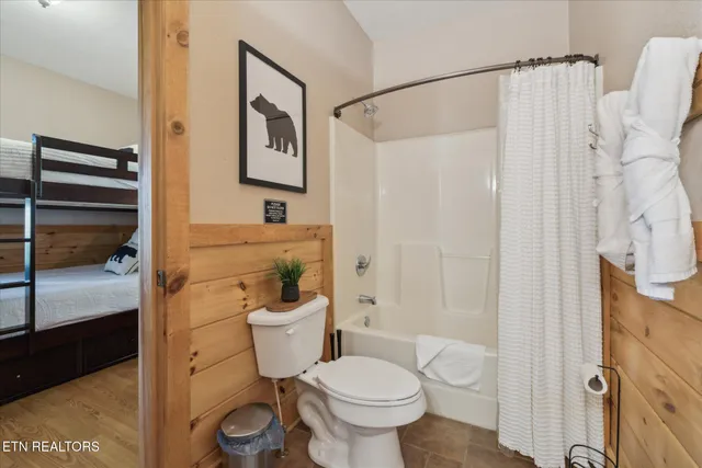 $1,249,900 | 3206 Falling Leaf Way, Pigeon Forge, TN 37863