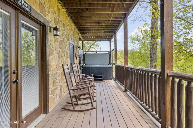 $1,249,900 | 3206 Falling Leaf Way, Pigeon Forge, TN 37863