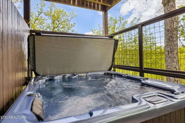 $1,249,900 | 3206 Falling Leaf Way, Pigeon Forge, TN 37863