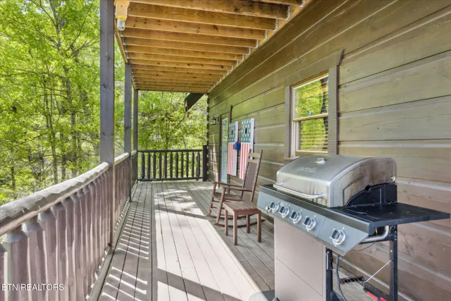 $1,249,900 | 3206 Falling Leaf Way, Pigeon Forge, TN 37863