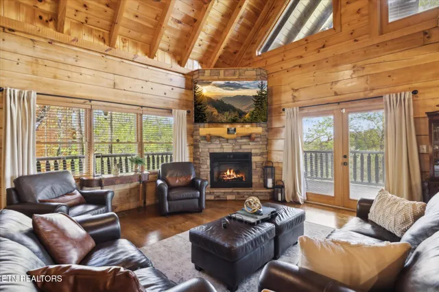 $1,249,900 | 3206 Falling Leaf Way, Pigeon Forge, TN 37863