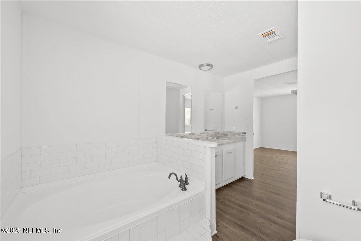 112 Bayberry Road Georgetown, FL 32139 - Photo 34 of 44 a bathroom with a bathtub a sink and a mirror