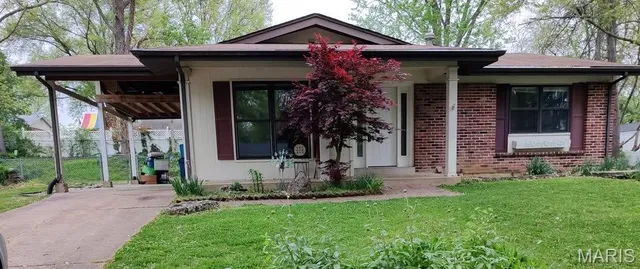 $275,000 | 547 Blazedwood Drive, Ballwin, MO 63021