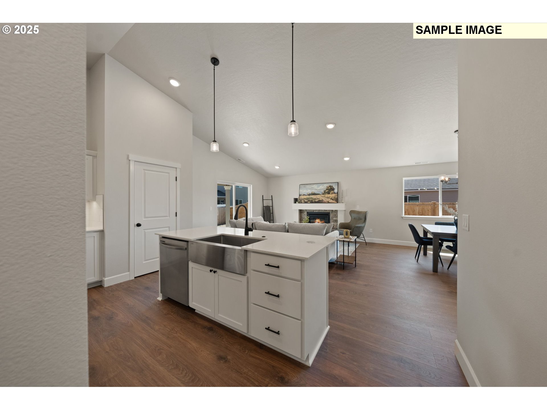 579 Arthur Street Umatilla, OR 97882 - Photo 10 of 31 a living room with furniture and a wooden floor