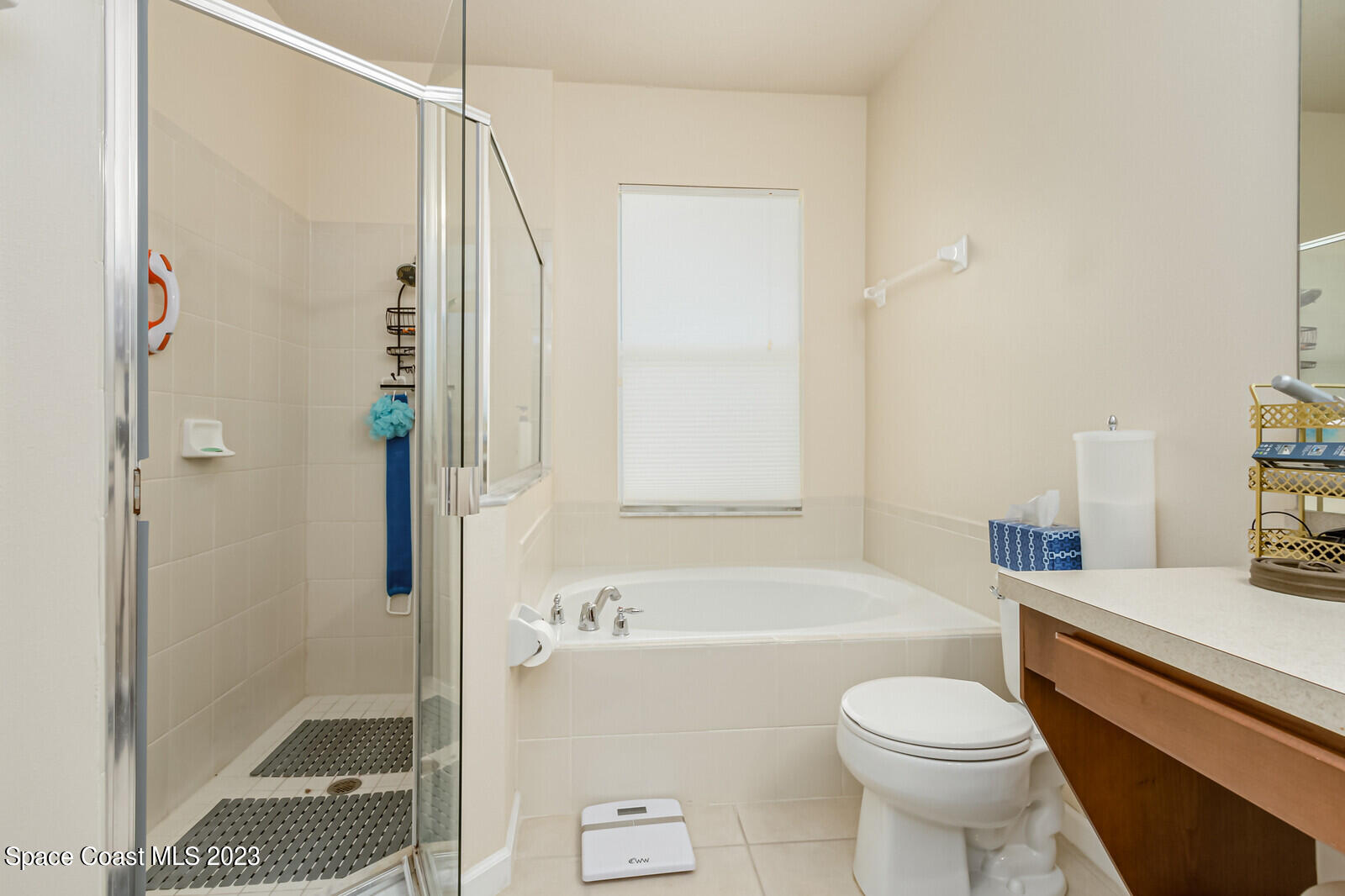 881 Benton Drive Melbourne, FL 32901 - Photo 15 of 34 a bathroom with a bathtub a toilet and a shower