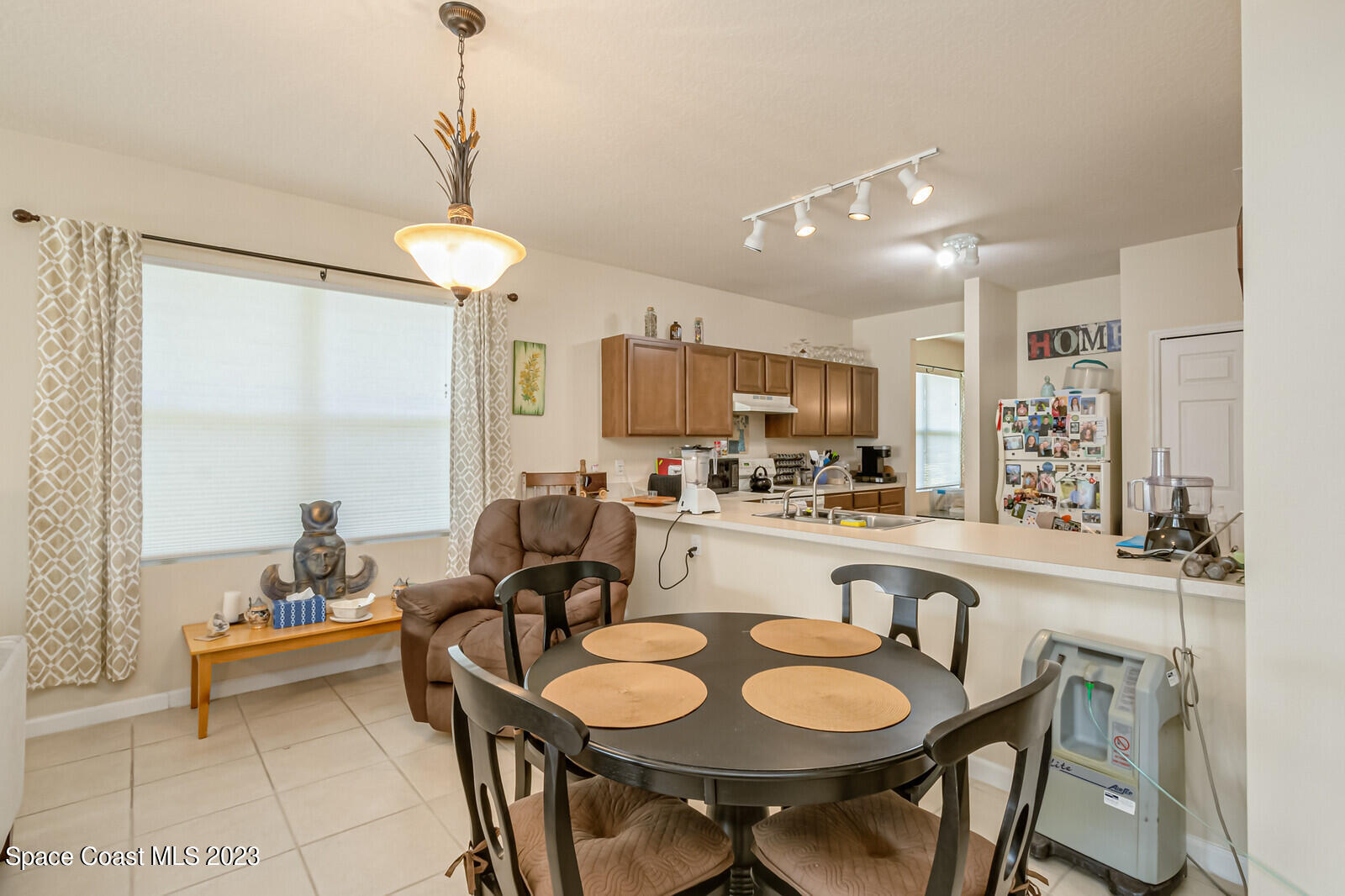 881 Benton Drive Melbourne, FL 32901 - Photo 10 of 34 a dining room with granite countertop a table and chairs