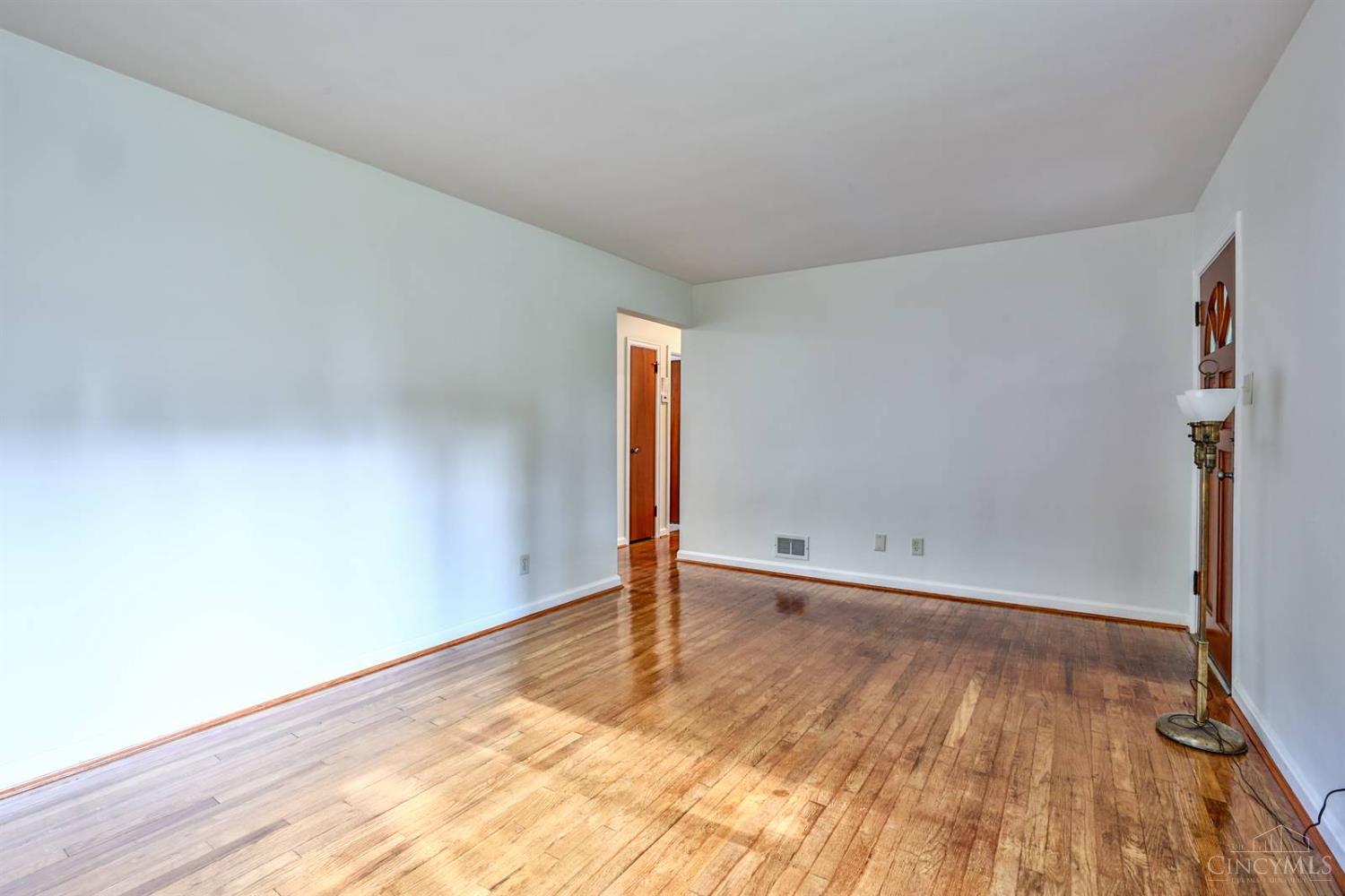 5397 Belclare Road Cincinnati, OH 45247 - Photo 7 of 30 Gallery Image 7