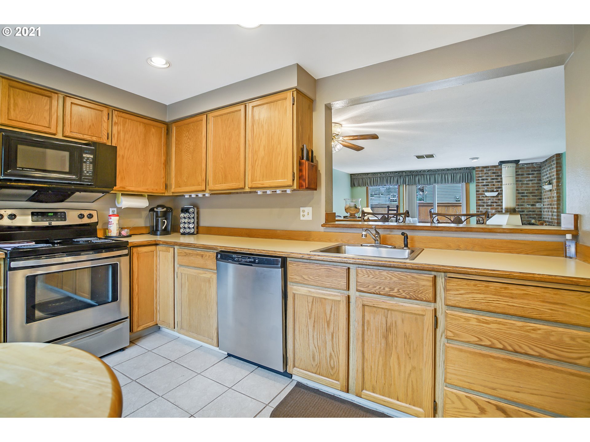 7841 Southwest Raintree Drive Beaverton, OR 97008 - Photo 8 of 21 Gallery Image 8